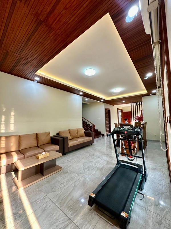 DiJual Rumah 2½ Lantai Luas dengan KT 6+1 KM 5+1 Siap Huni dan Lokasi Bintaro Jaya Sektor 9