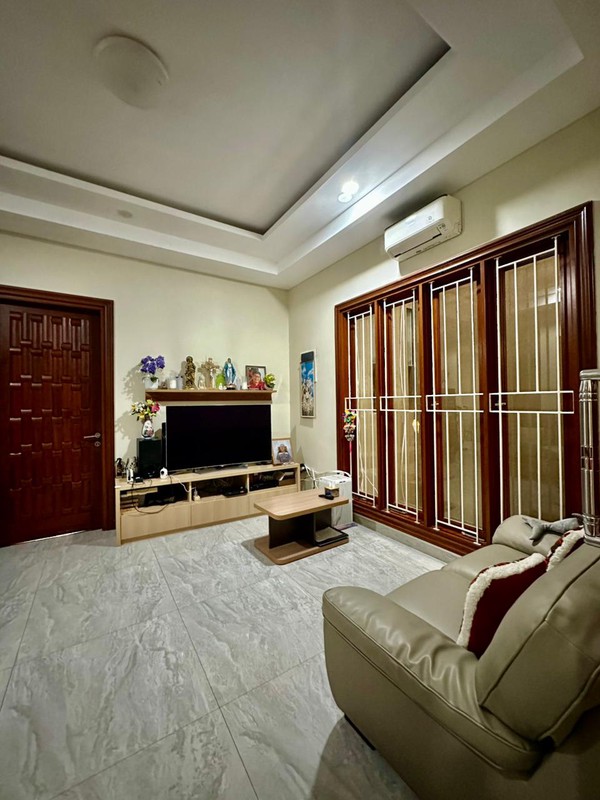 DiJual Rumah 2½ Lantai Luas dengan KT 6+1 KM 5+1 Siap Huni dan Lokasi Bintaro Jaya Sektor 9