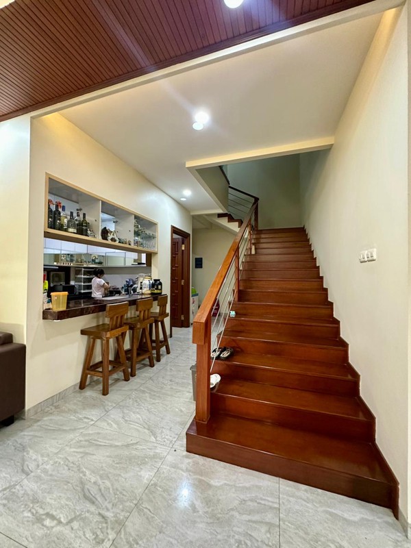 DiJual Rumah 2½ Lantai Luas dengan KT 6+1 KM 5+1 Siap Huni dan Lokasi Bintaro Jaya Sektor 9