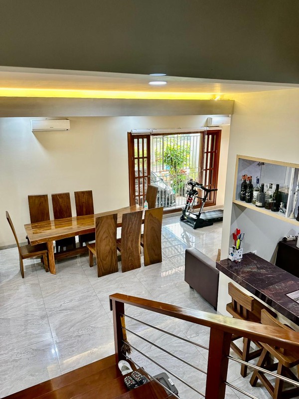 DiJual Rumah 2½ Lantai Luas dengan KT 6+1 KM 5+1 Siap Huni dan Lokasi Bintaro Jaya Sektor 9
