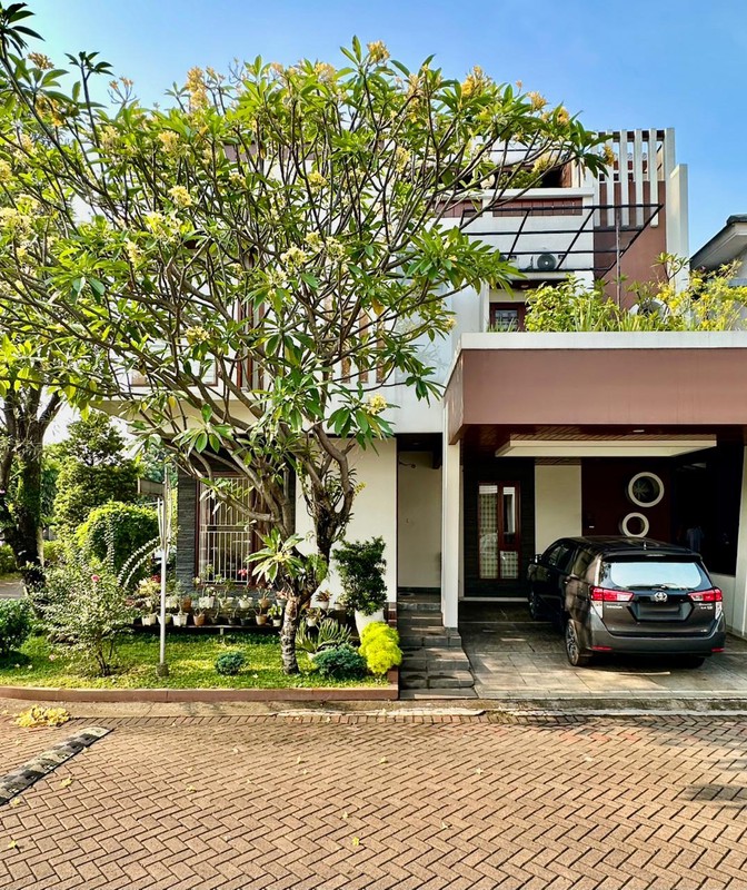 DiJual Rumah 2½ Lantai Luas dengan KT 6+1 KM 5+1 Siap Huni dan Lokasi Bintaro Jaya Sektor 9
