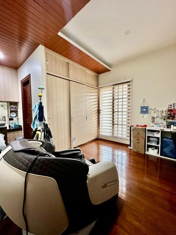 DiJual Rumah 2½ Lantai Luas dengan KT 6+1 KM 5+1 Siap Huni dan Lokasi Bintaro Jaya Sektor 9