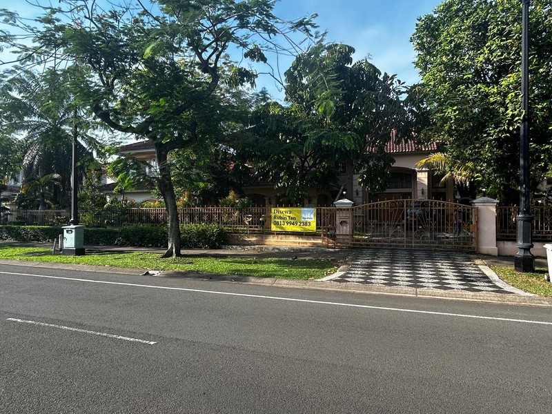 Disewakan Rumah Mewah Siap Huni di Boulevard Palm Raya Karawaci