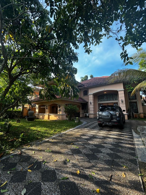 Disewakan Rumah Mewah Siap Huni di Boulevard Palm Raya Karawaci
