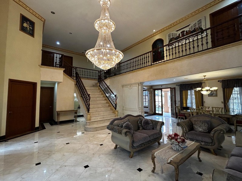 Disewakan Rumah Mewah Siap Huni di Boulevard Palm Raya Karawaci