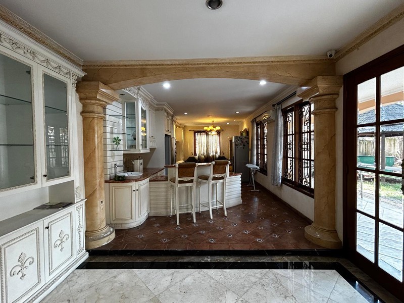 Disewakan Rumah Mewah Siap Huni di Boulevard Palm Raya Karawaci
