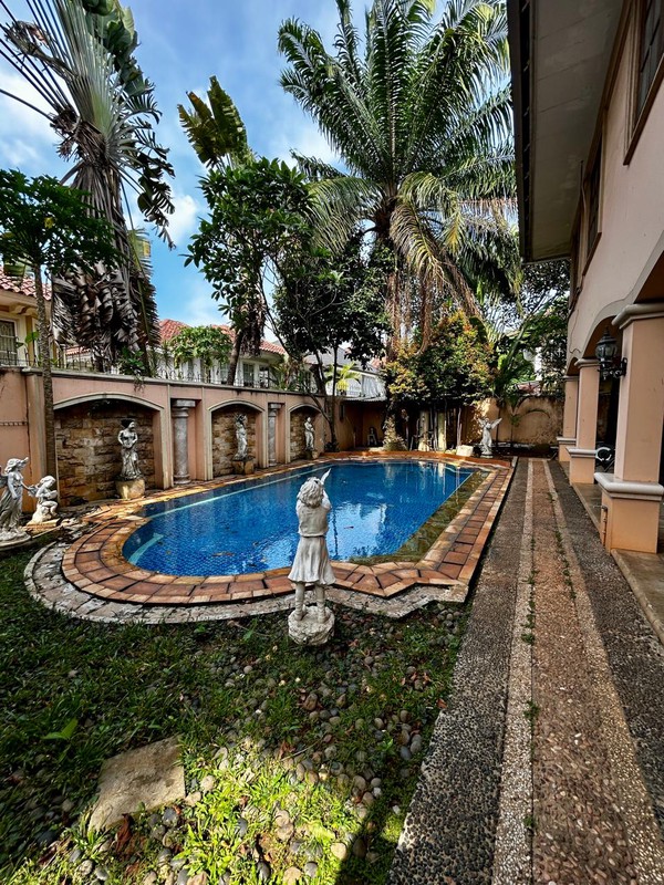 Disewakan Rumah Mewah Siap Huni di Boulevard Palm Raya Karawaci