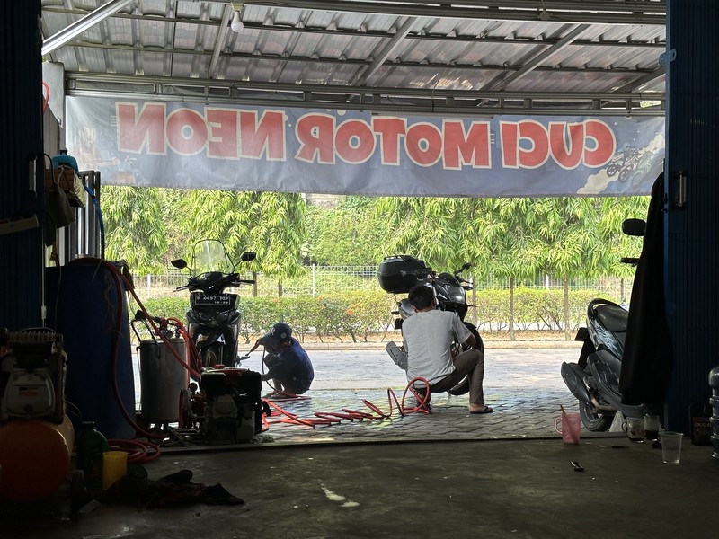 Ruko mandiri di Sentraland Paradise Bogor, include usaha cuci steam motor