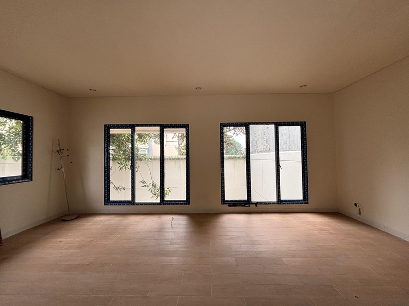 Dijual Rumah Mewah Siap Huni di Permata Mediterania Jakarta Barat