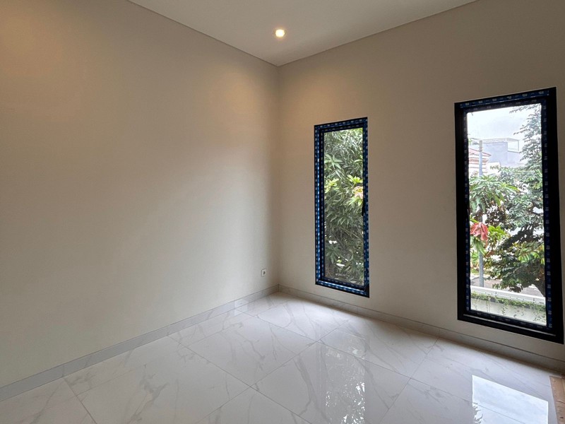 Dijual Rumah Mewah Siap Huni di Permata Mediterania Jakarta Barat