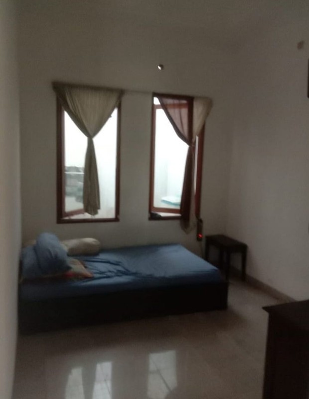 Rumah Siap Huni LT 135 m2 LB 96 m2 dengan Hunian Nyaman dan Asri di Jakarta Timur