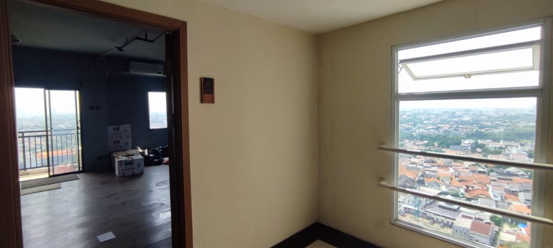 DIJUAL STUDIO HASIL RENOVASI CINERE RESORT APARTMENT LT. 8 DAPUR TANAM KONDISI BAGUS
