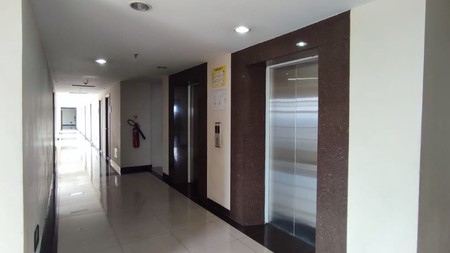 DIJUAL STUDIO HASIL RENOVASI CINERE RESORT APARTMENT LT. 8 DAPUR TANAM KONDISI BAGUS