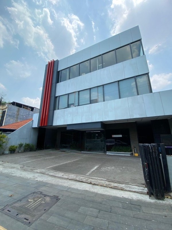 Dijual gedung perkantoran ( ExBank) Jl Jemur Andayani