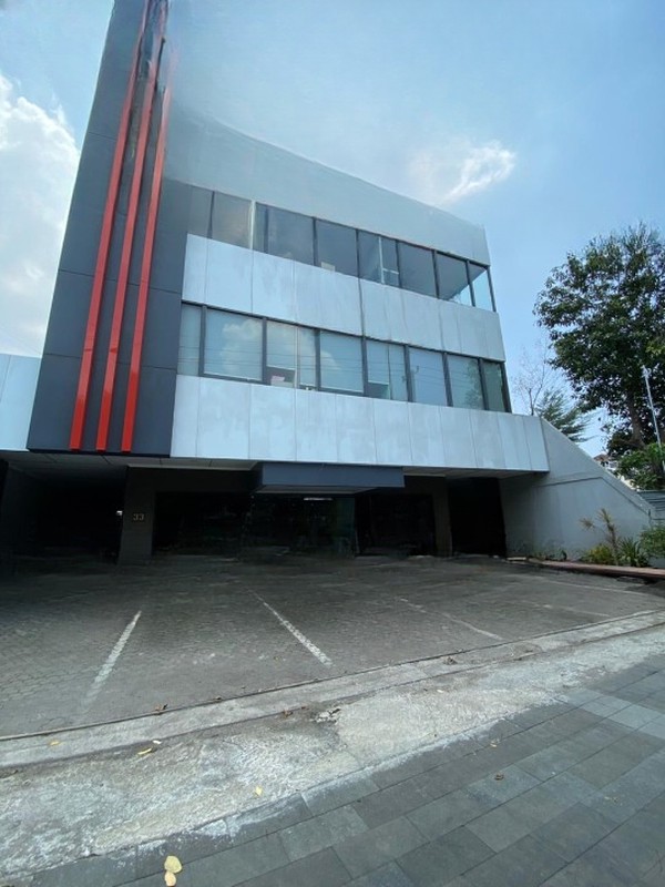 Dijual gedung perkantoran ( ExBank) Jl Jemur Andayani