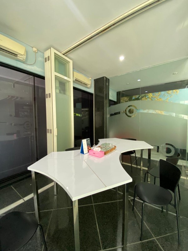 Dijual gedung perkantoran ( ExBank) Jl Jemur Andayani