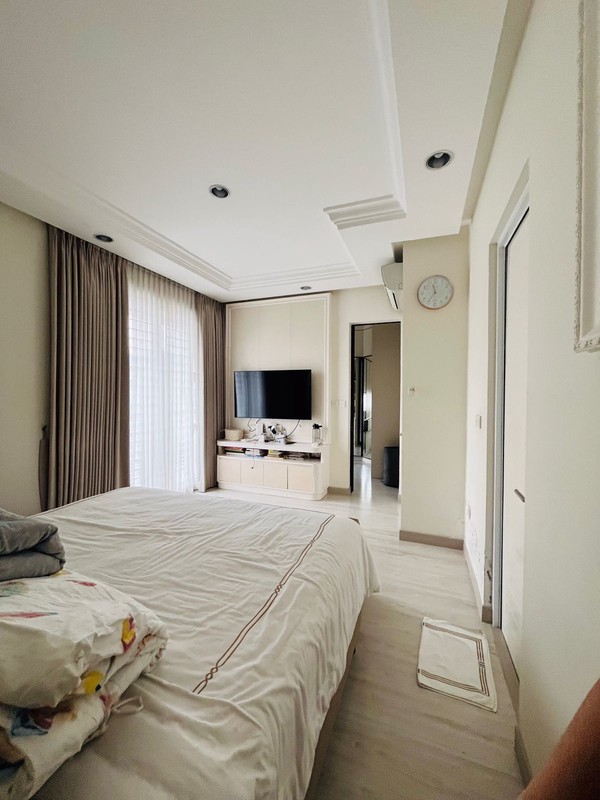 Dijual Rumah 3 Lantai di Komplek Duta Garden
