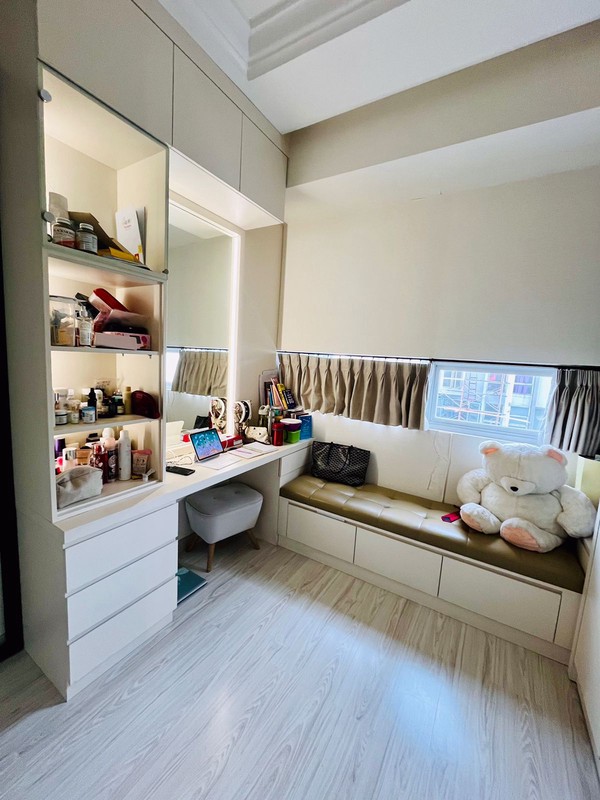 Dijual Rumah 3 Lantai di Komplek Duta Garden