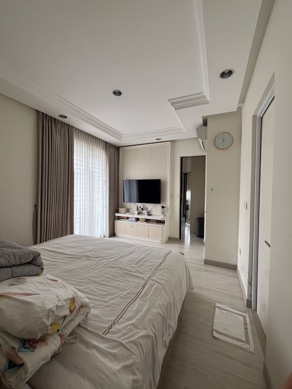 Dijual Rumah 3 Lantai di Komplek Duta Garden