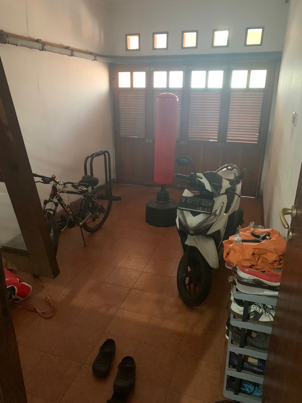 Rumah Siap Huni Luas 400 m2 LB 350 m2 dengan Hunian Nyaman dan Asri di Pondok Aren