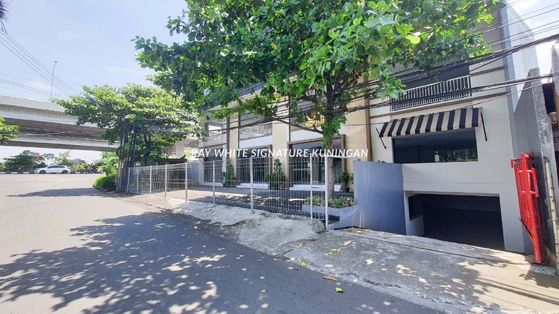 Dijual Gedung Kantor 3 Lantai di Jl Cipinang Indah I