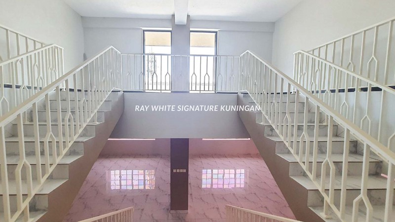 Dijual Gedung Kantor 3 Lantai di Jl Cipinang Indah I