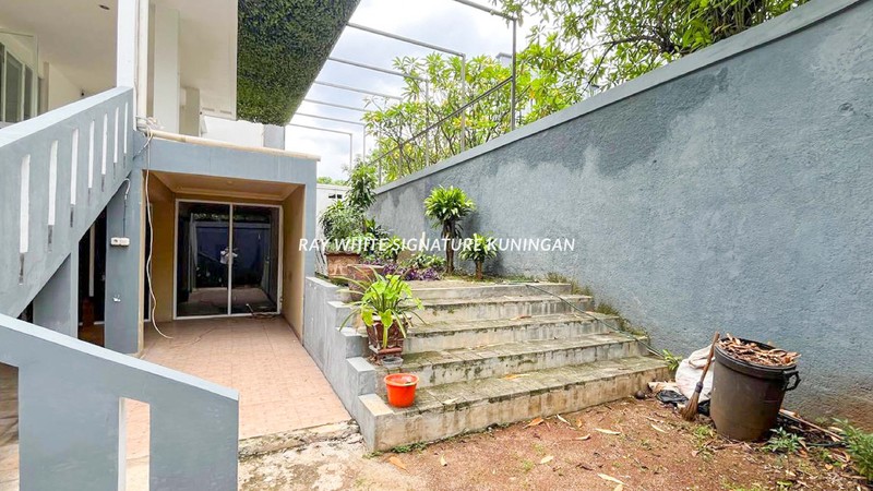 Dijual Rumah Design Tropical Modern di Villa Hijau Pondok Indah