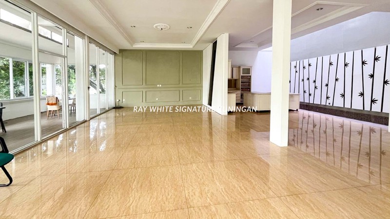 Dijual Rumah Design Tropical Modern di Villa Hijau Pondok Indah