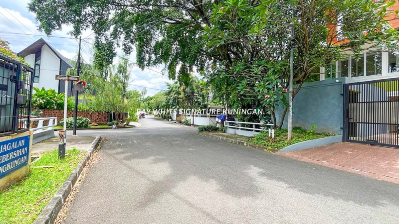 Dijual Rumah Design Tropical Modern di Villa Hijau Pondok Indah