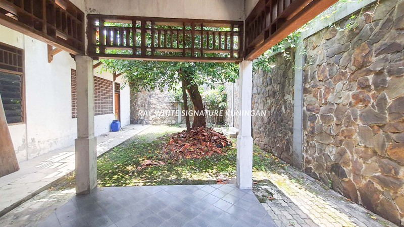 Dijual Rumah Klasik di Jl. Curug Jaya