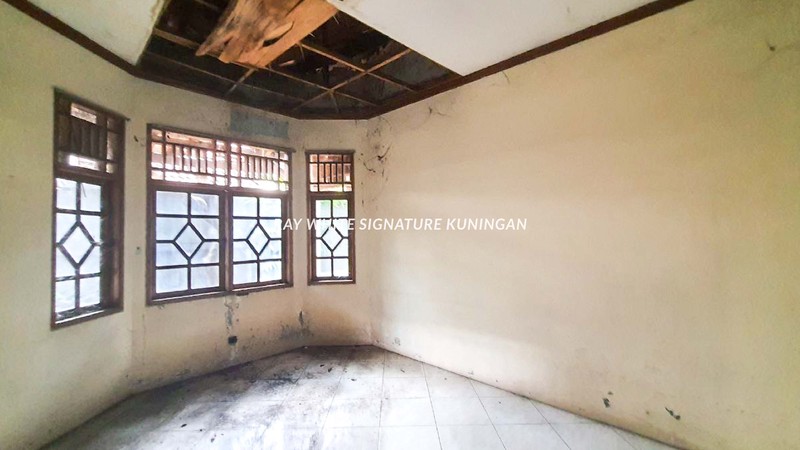 Dijual Rumah Klasik di Jl. Curug Jaya