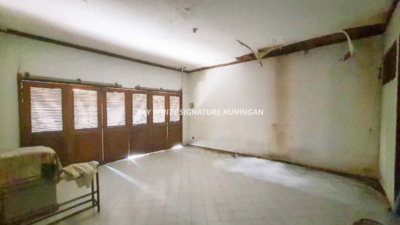 Dijual Rumah Klasik di Jl. Curug Jaya