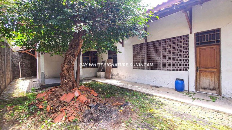 Dijual Rumah Klasik di Jl. Curug Jaya