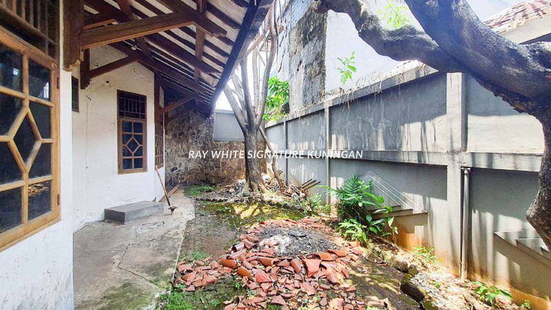 Dijual Rumah Klasik di Jl. Curug Jaya