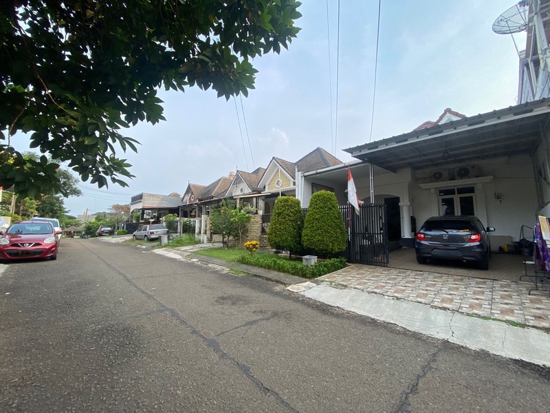 RUMAH MINIMALIS DALAM CLUSTER AMAN DAN NYAMAN DI BUKIT GOLF CIBUBUR