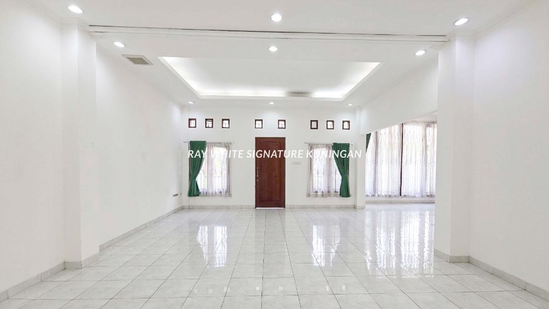 Disewakan Rumah 2 Lantai di Menteng
