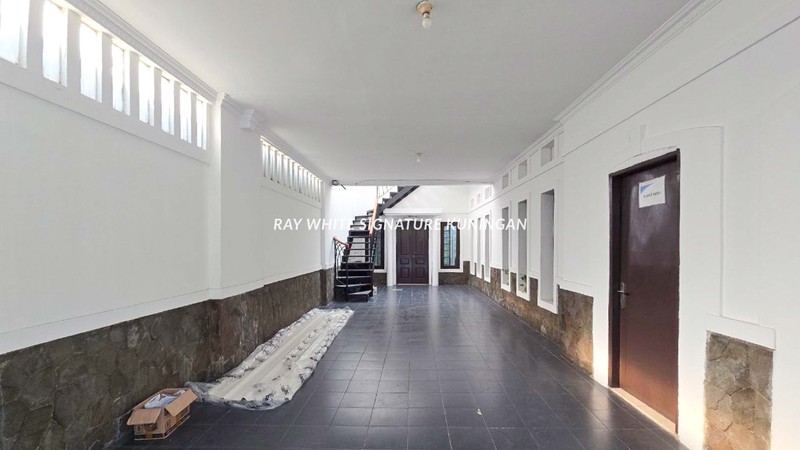 Disewakan Rumah 2 Lantai di Menteng