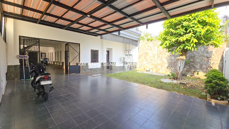 Disewakan Rumah 2 Lantai di Menteng