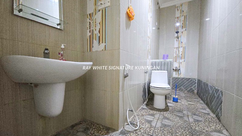 Disewakan Rumah 2 Lantai di Menteng