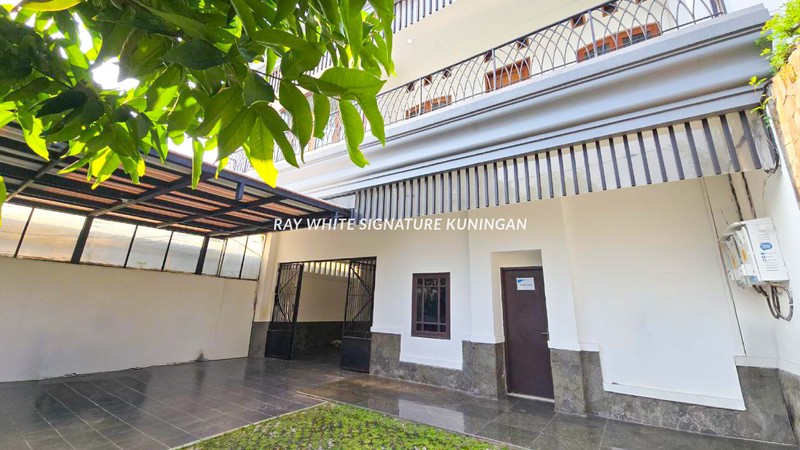 Disewakan Rumah 2 Lantai di Menteng