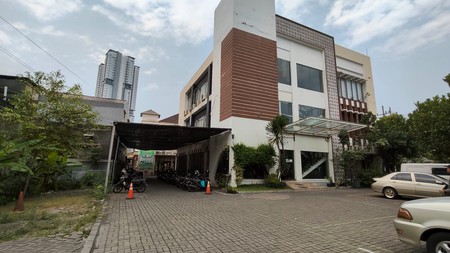 Disewakan Bangunan Komersial Lokasi Strategis Raya Ahmad Yani