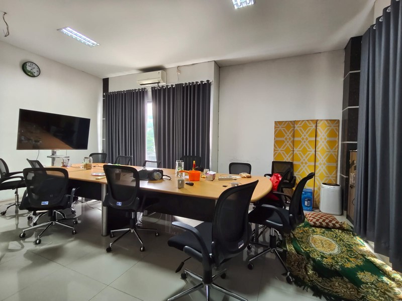 Disewakan Bangunan Komersial Lokasi Strategis Raya Ahmad Yani