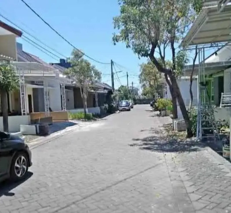 Rumah Dalam Cluster One Gate System - Aman & Nyaman