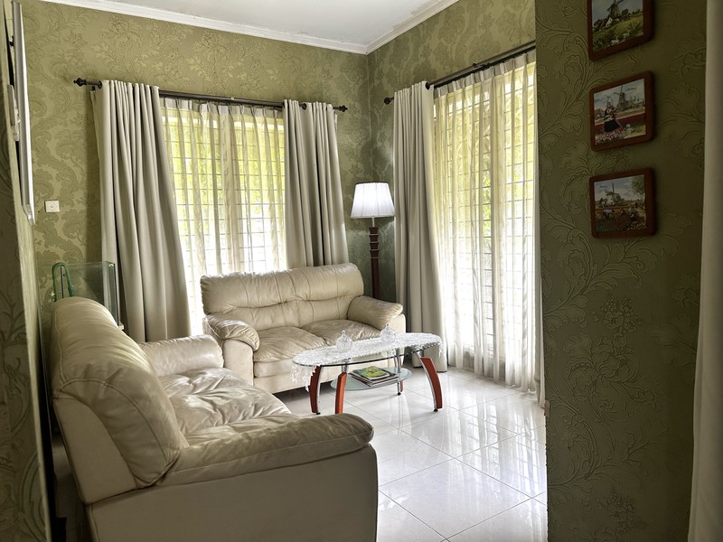 Rumah Hook Rapi Apik Dengan Taman dan Rooftop Di Emerald Garden Bintaro Jaya Sektor 9