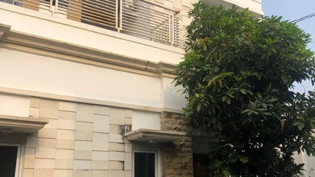 Rumah Bagus Di Duta Bintaro, Jl Tampak Siring Serpong Tangerang Selatan