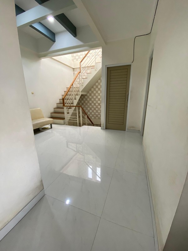 Rumah Bagus Di Duta Bintaro, Jl Tampak Siring Serpong Tangerang Selatan
