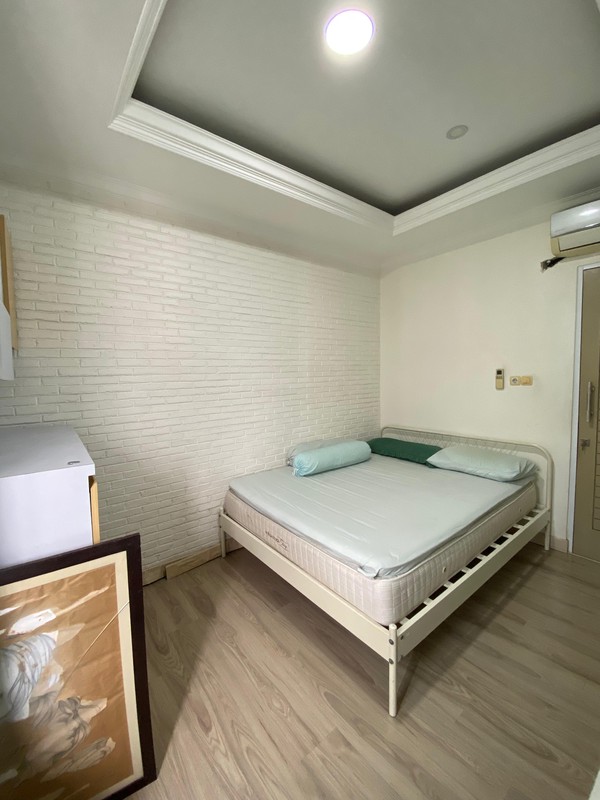 Rumah Bagus Di Duta Bintaro, Jl Tampak Siring Serpong Tangerang Selatan
