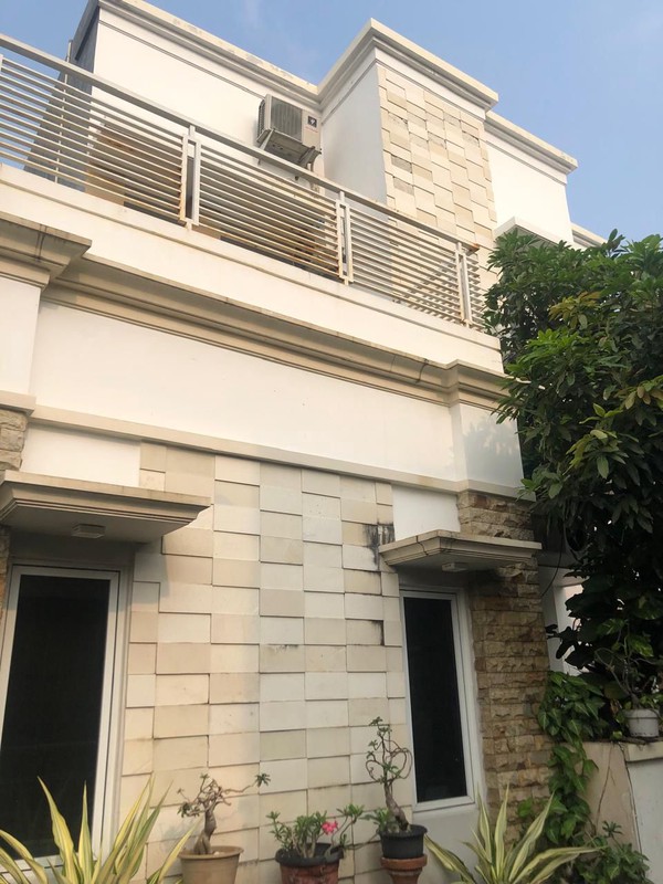 Rumah Bagus Di Duta Bintaro, Jl Tampak Siring Serpong Tangerang Selatan