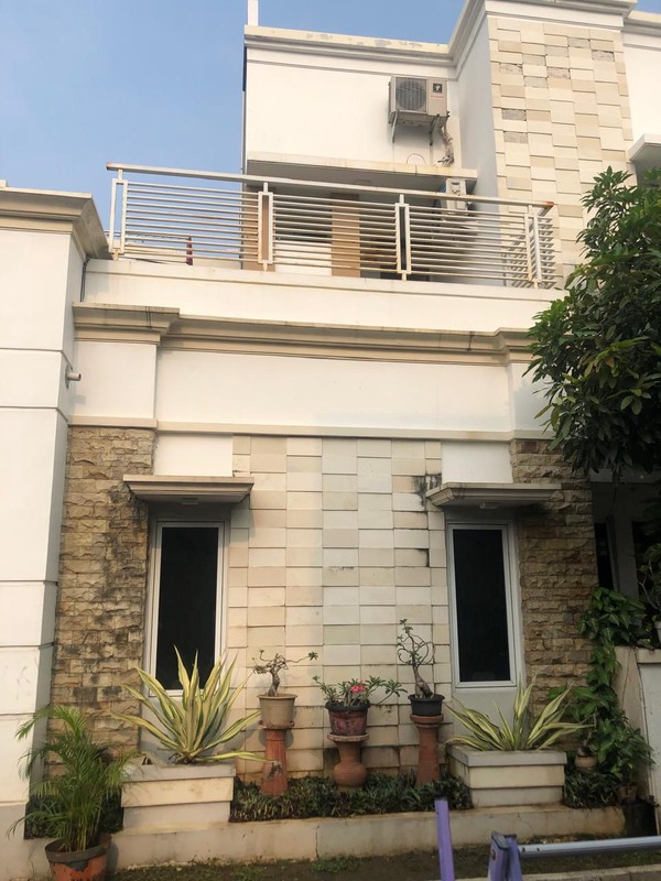 Rumah Bagus Di Duta Bintaro, Jl Tampak Siring Serpong Tangerang Selatan