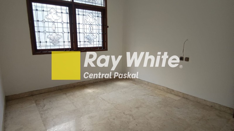 Rumah Cantik dan Asri di Taman Sakura Bandung